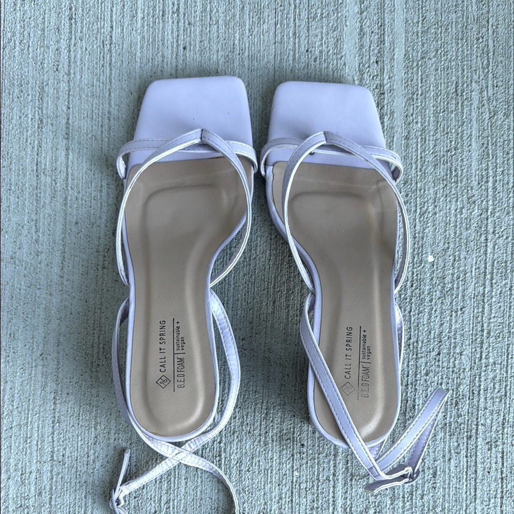 Call It Spring Kianna Block Heel Sandal - Picture 4 of 10